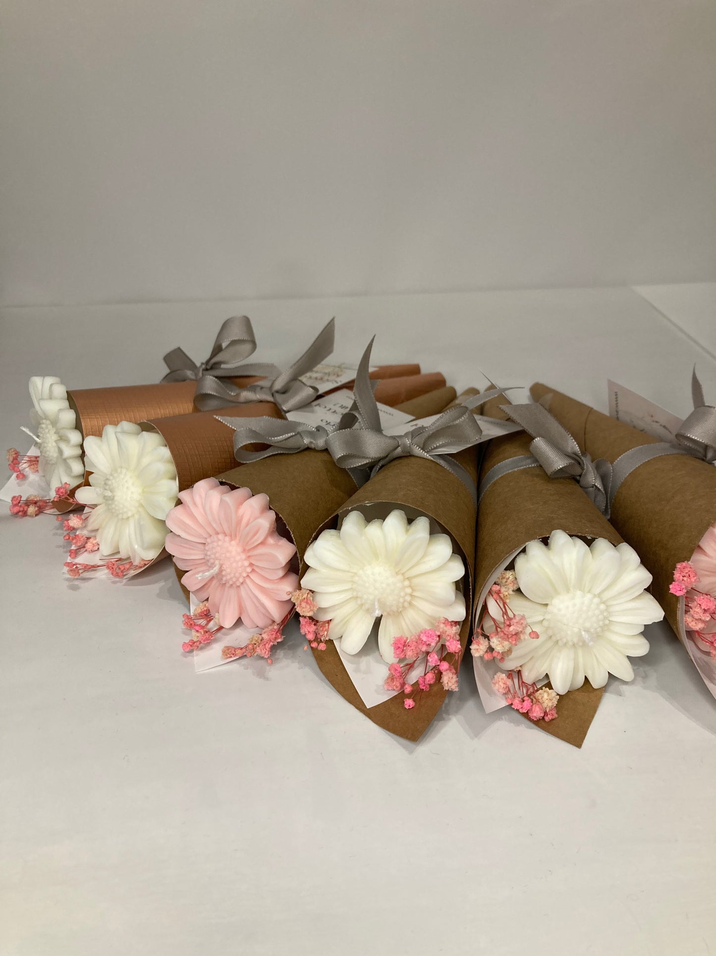 Daisy Dream – Kézzel készült virág formájú gyertya - Babarózsaszín