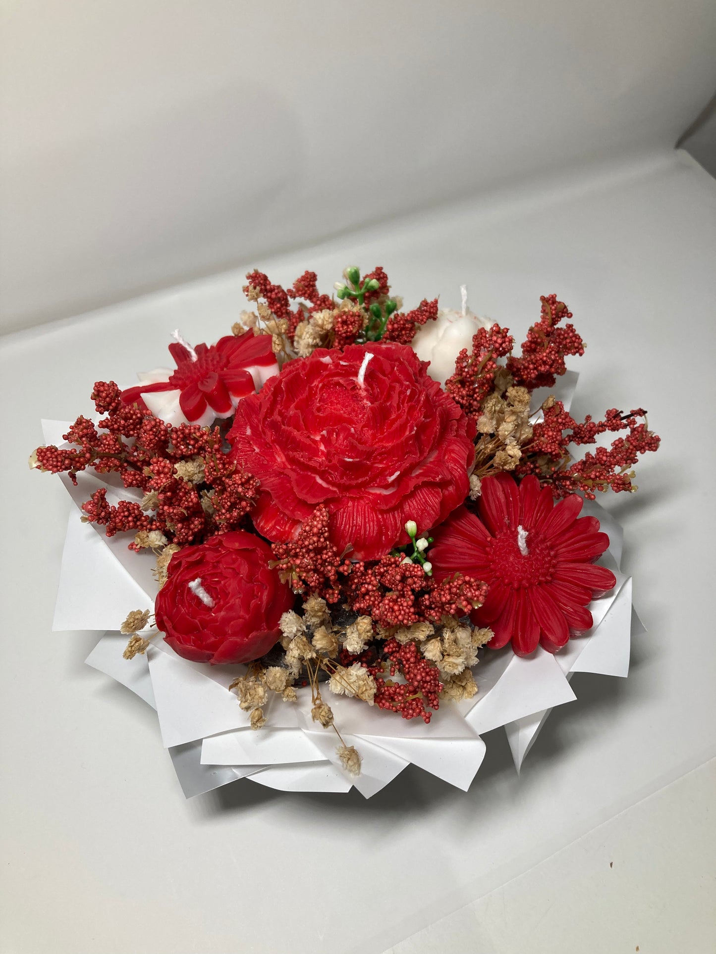 Piros virágbox gyertyakompozíció